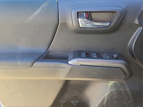 Used 2023 Toyota Tacoma TRD Sport image 19