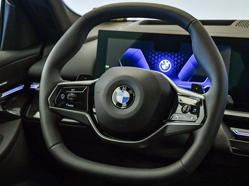 Used 2025 BMW 530i w/ Premium Package image 13