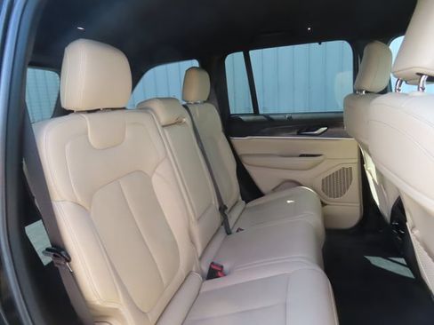 Used 2023 Jeep Grand Cherokee Limited w/ Luxury Tech Group II AWD/4WD image 32