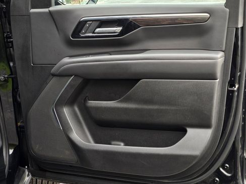 Certified 2025 Chevrolet Tahoe LT AWD/4WD image 6