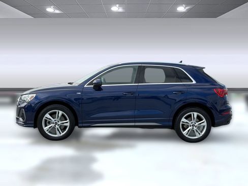 Certified 2024 Audi Q3 2.0T Premium w/ Convenience Package AWD/4WD image 2