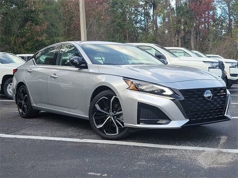 Used 2024 Nissan Altima 2.5 SR w/ SR Premium Package image 27