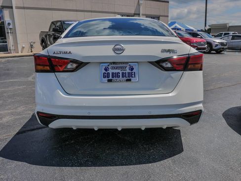 Used 2025 Nissan Altima 2.5 SV FWD image 6