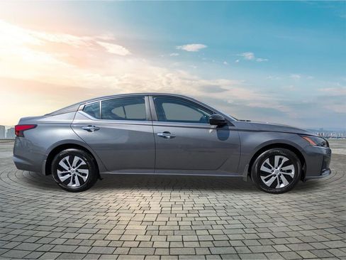 Certified 2025 Nissan Altima 2.5 S FWD image 4