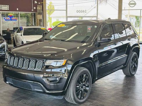 Used 2021 Jeep Grand Cherokee Laredo X AWD/4WD image 18