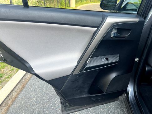 Used 2015 Toyota RAV4 XLE image 10