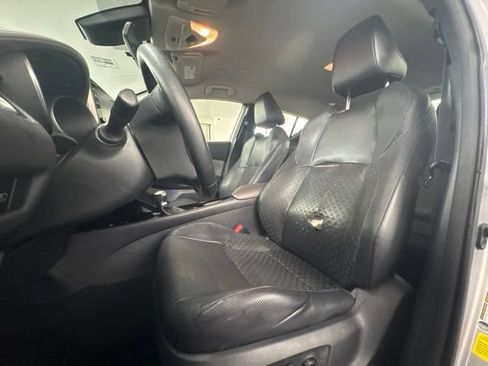 Used 2020 Toyota C-HR Limited FWD image 14