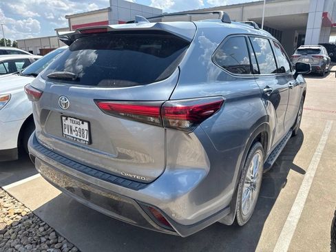 Used 2021 Toyota Highlander Limited FWD image 4
