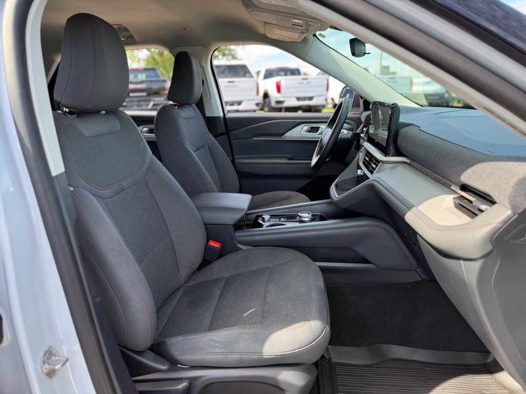 Used 2026 Ford Explorer Active AWD/4WD image 15