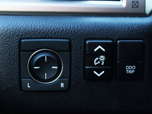 Used 2020 Lexus GX 460 Premium w/ Premium Package image 28