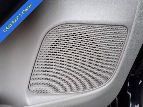 Used 2024 Chrysler Pacifica Touring-L image 17