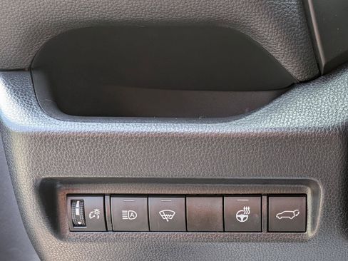 Used 2021 Toyota RAV4 XLE w/ Convenience Package AWD/4WD image 14