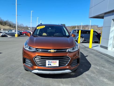 Used 2019 Chevrolet Trax LT w/ LT Convenience Package image 3