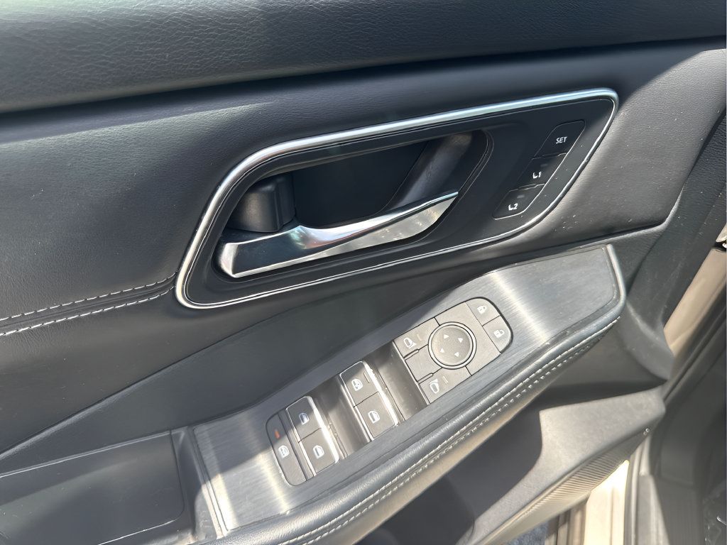 Used 2024 Nissan Rogue Platinum FWD image 16