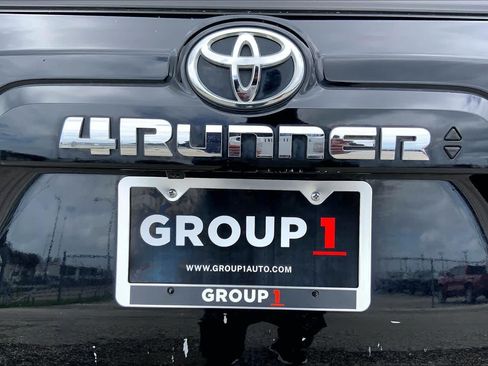 Used 2023 Toyota 4Runner SR5 AWD/4WD image 10
