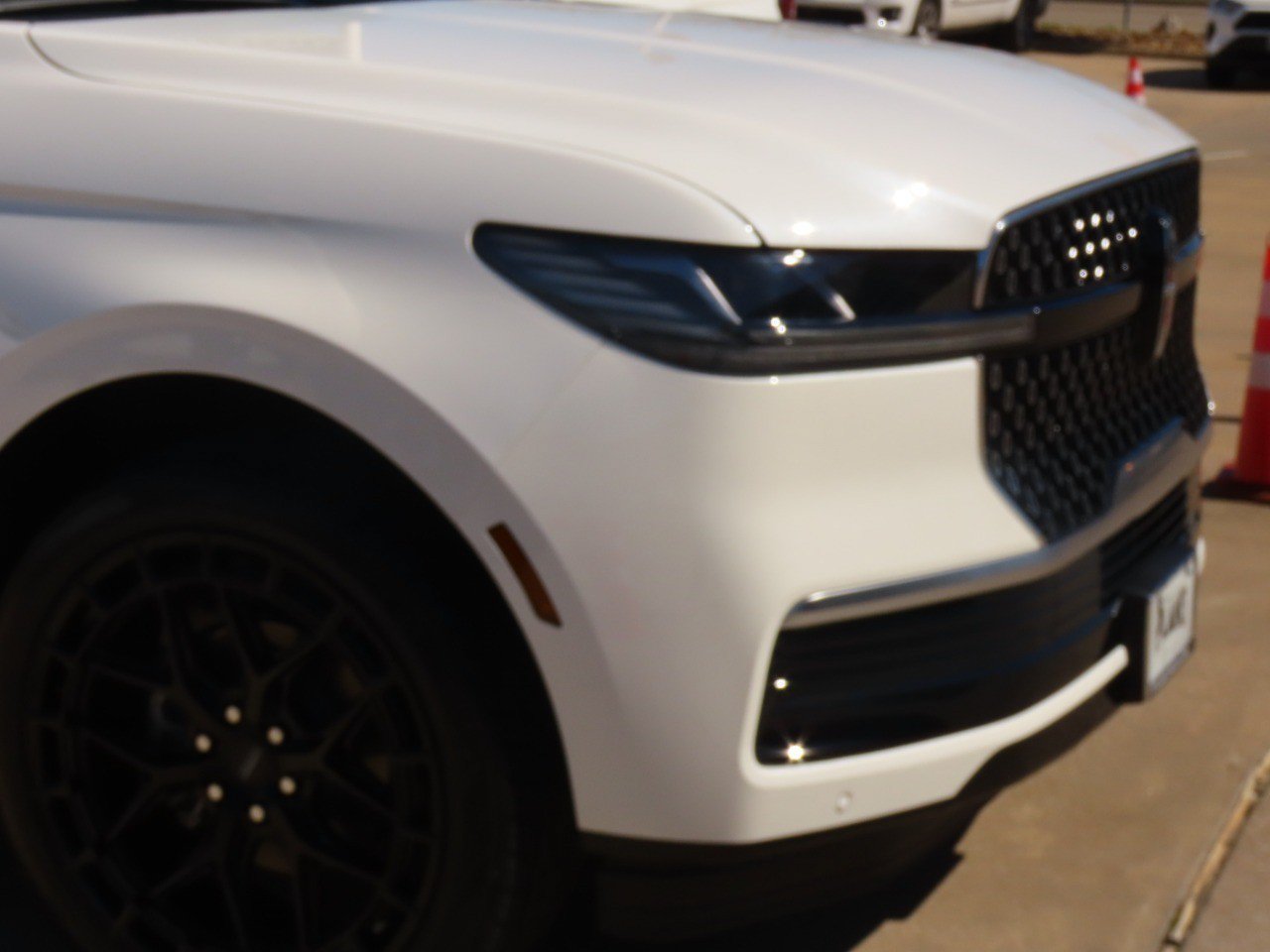 New 2026 Lincoln Navigator Premiere AWD/4WD image 7