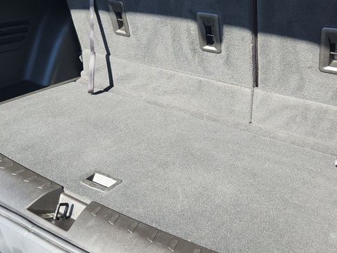 Used 2023 Chevrolet Traverse LT image 20