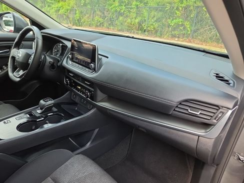 Certified 2025 Nissan Rogue SV FWD image 39