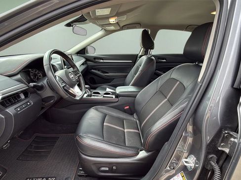 Certified 2025 Nissan Altima 2.5 SR image 19