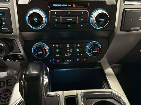 Used 2019 Ford F150 Lariat w/ Equipment Group 502A Luxury AWD/4WD image 29