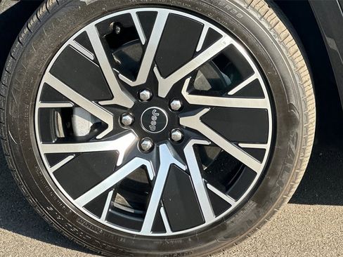 Used 2025 Jeep Wagoneer S Limited image 29