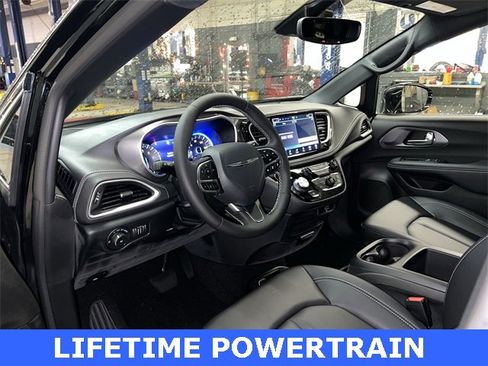 New 2026 Chrysler Pacifica Select image 10