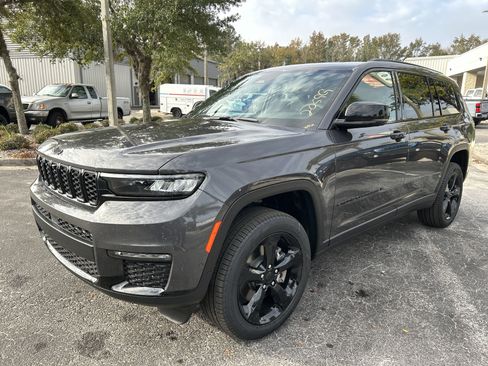 New 2025 Jeep Grand Cherokee L Limited image 3