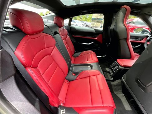 Used 2023 Porsche Taycan image 19