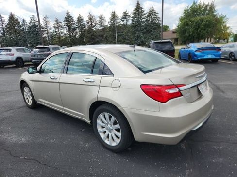 Used 2014 Chrysler 200 Limited FWD image 4