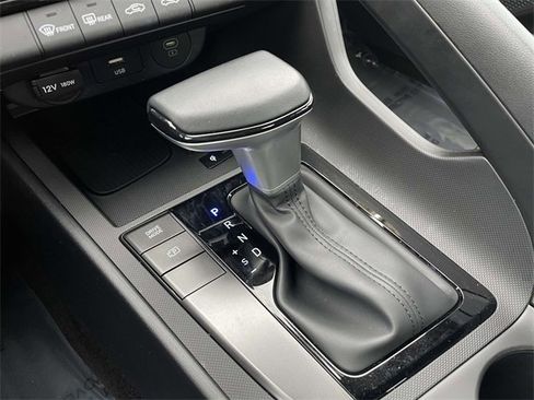Certified 2025 Hyundai Elantra Sport image 26