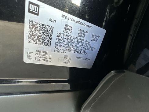 Used 2025 Buick Envista Preferred w/ Advanced Safety Package FWD image 29
