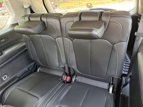 Used 2023 Jeep Grand Cherokee L Limited AWD/4WD image 23