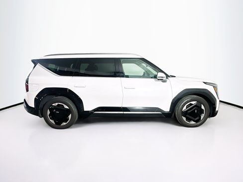 Used 2024 Kia EV9 Land AWD/4WD image 10
