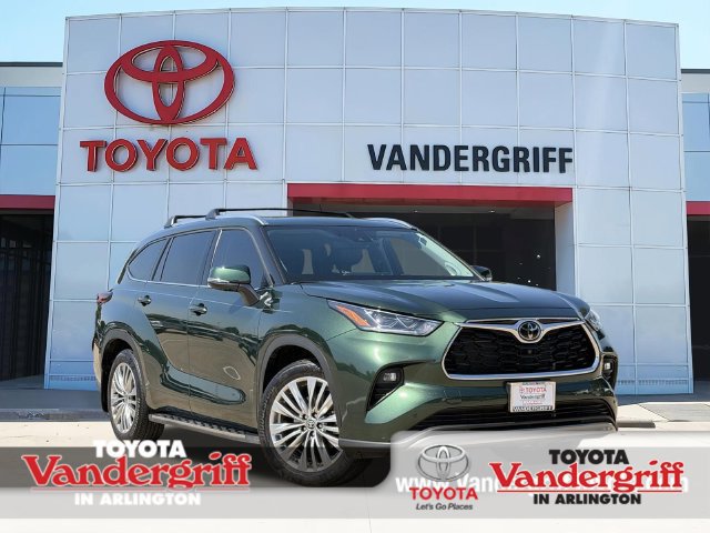 Used 2025 Toyota Highlander Platinum AWD/4WD image 1