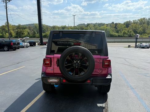 Used 2022 Jeep Wrangler Unlimited Sahara w/ Cold Weather Group image 4