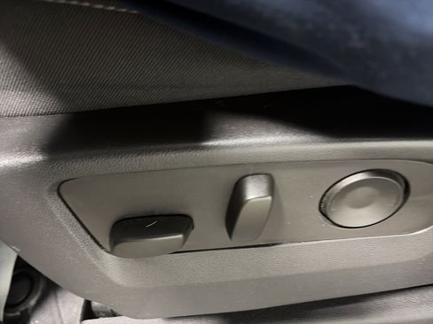 Used 2023 Chevrolet Silverado 1500 Custom image 13