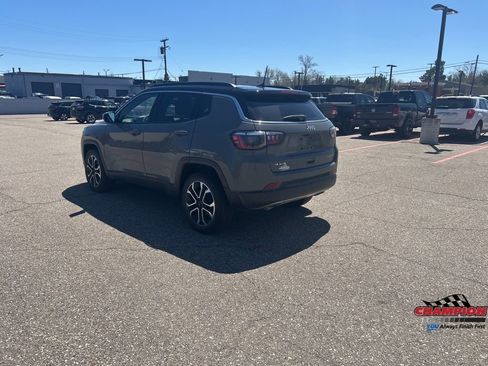 Used 2023 Jeep Compass Limited AWD/4WD image 3
