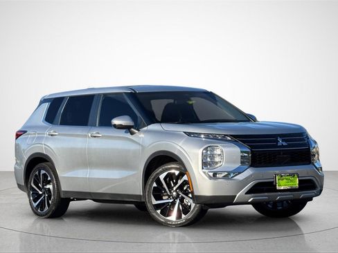 Used 2024 Mitsubishi Outlander FWD image 2