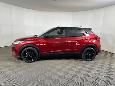 Used 2022 Nissan Kicks SV image 6