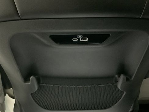 Used 2023 Chrysler Pacifica Touring-L image 20