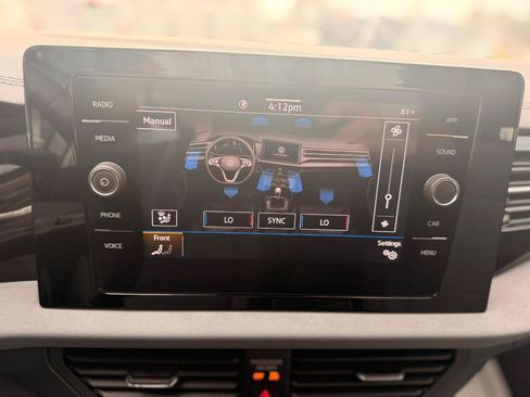 Used 2026 Volkswagen Jetta SE FWD image 19