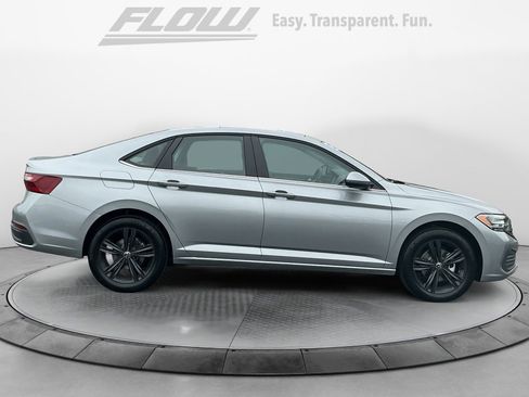 Certified 2023 Volkswagen Jetta SE w/ Panoramic Sunroof Package image 10