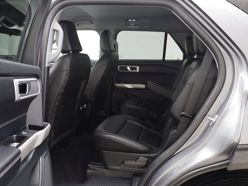 Used 2022 Ford Explorer XLT w/ Equipment Group 202A image 13