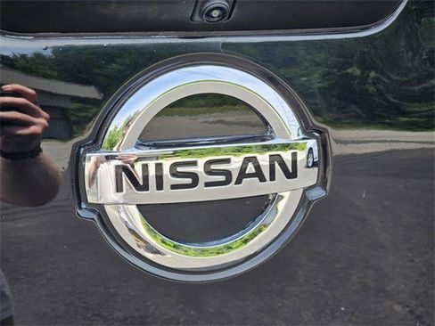 Used 2017 Nissan Titan PRO-4X w/ Pro-4x Convenience Package image 14