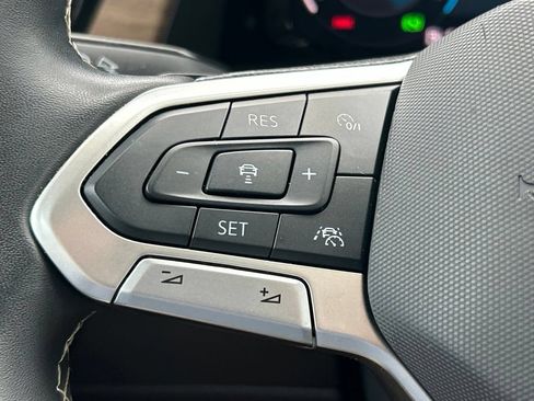 Used 2024 Volkswagen Atlas SE AWD/4WD image 28