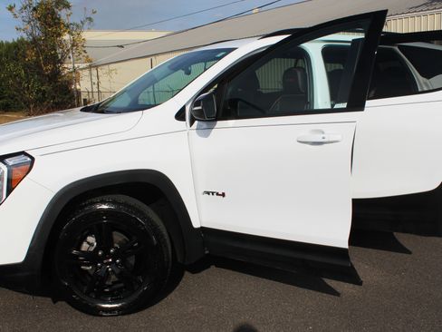 Used 2024 GMC Terrain AT4 image 4