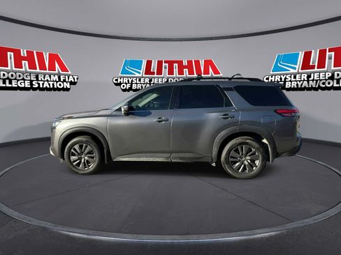 Used 2022 Nissan Pathfinder SV FWD image 5