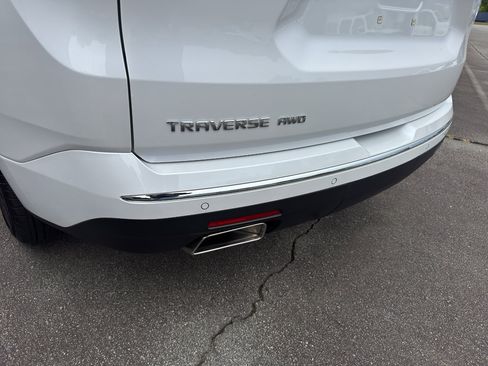 Used 2023 Chevrolet Traverse High Country w/ LPO, 'HIT The Road' Package AWD/4WD image 6