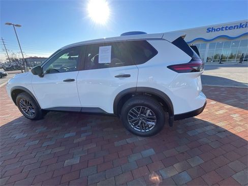 Used 2025 Nissan Rogue S image 11