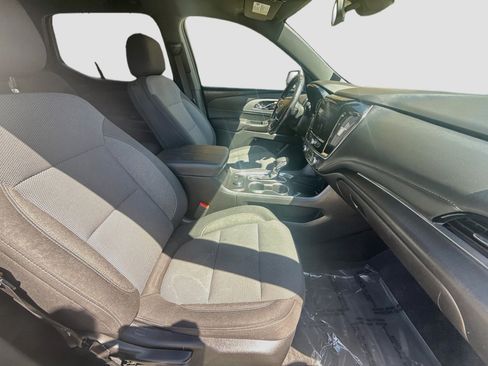 Used 2022 Chevrolet Traverse LT FWD image 29